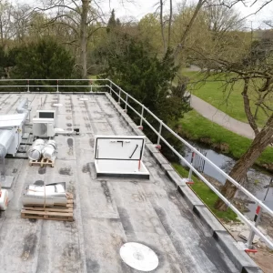 Veilig en efficiënt Tips voor inspecties op platte daken met tijdelijke systemen