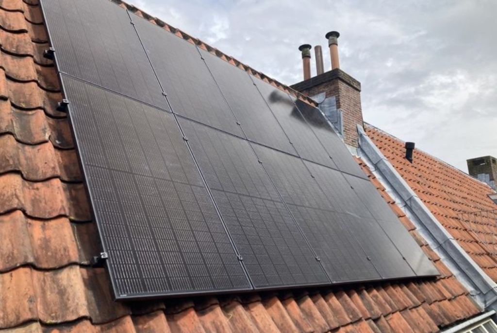 Zonnepanelen op schuine daken veiligheidsrisicos
